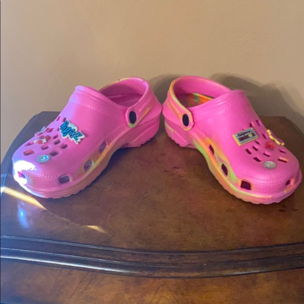 Children’s Blue- pink Bratz crocs - Picture 2 of 8